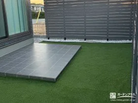 プライバシーが守られたタイルデッキで過ごせる心地良いお庭工事