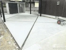 斜めラインで魅せる、使いやすさも考えた駐車スペース[施工後]