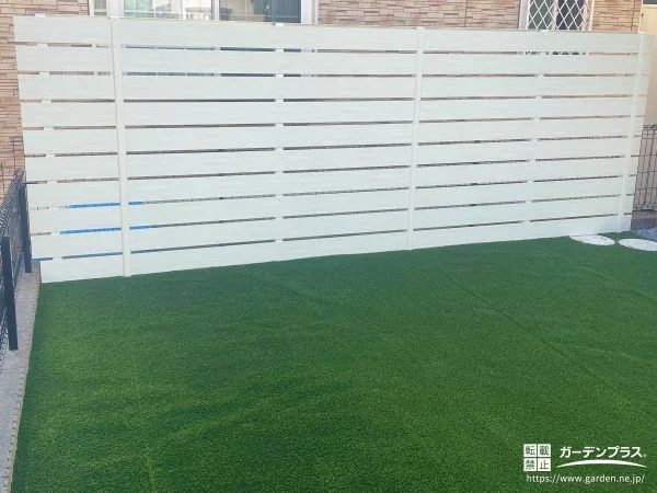 人工芝と明るい目隠しフェンスで空間を整えたお庭リフォーム工事