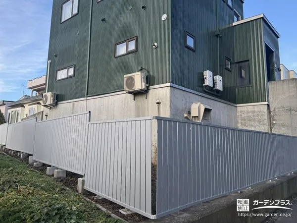 No.27869 高低差のある敷地の安心感をプラスする目隠しフェンス設置工事[施工後]