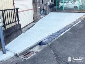 砂利から土間コンクリート舗装へ。安心して停められる駐車場へ[施工後]