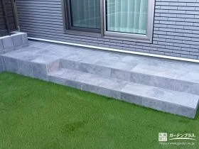 庭と室内をつなぐ、使いやすさを考えたタイルデッキ[施工後]