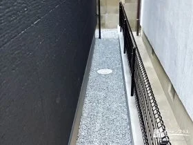 見通しと管理のしやすさを両立した建物周り[施工後]