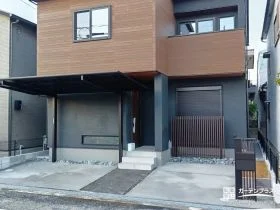 シックな配色で整える、大人モダンな新築外構