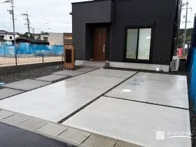 雨の日も安心して停められる、シンプルで使い勝手の良い駐車スペース[施工後]