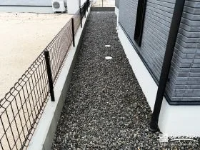 日常の管理がぐっと楽になる、すっきりとした犬走りまわり[施工後]