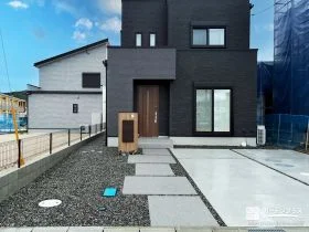 シンプルながらアクセントの効いたおしゃれな外構