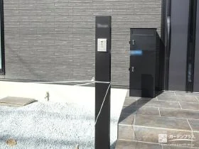 引き締まった印象の機能門柱[施工後]