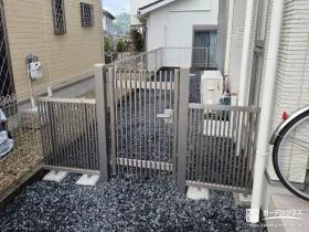 縦格子が美しい境界フェンス[施工後]