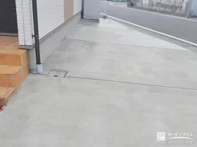 平らな地面でお車をスムーズに出し入れできる駐車スペース工事