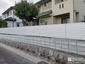 圧迫感を与えずに敷地のプライバシーを守る目隠しフェンス工事