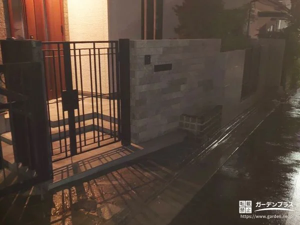 タイルとフェンスで描いた上質なセミクローズ外構