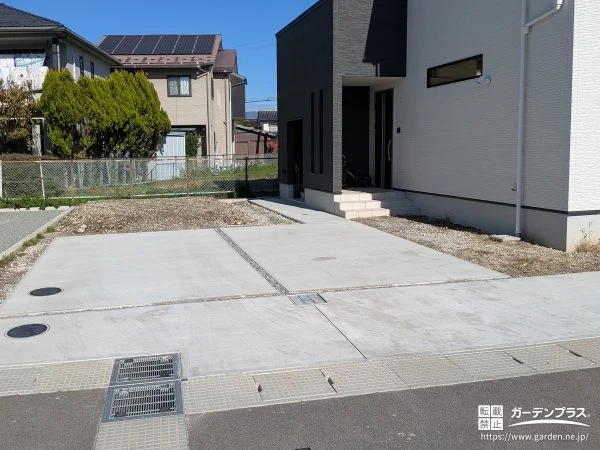 クラックの発生を防止する目地を入れた駐車スペースの工事