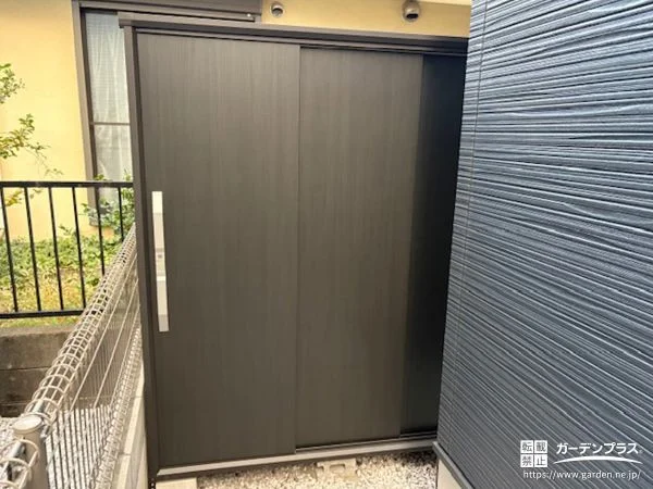 優しいブラウンカラーでお庭に馴染む収納スぺース