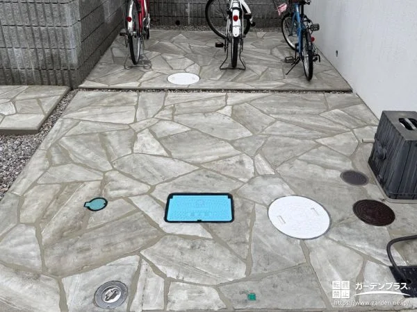 ローラーストーンで質感を一新した駐車スペースと階段工事