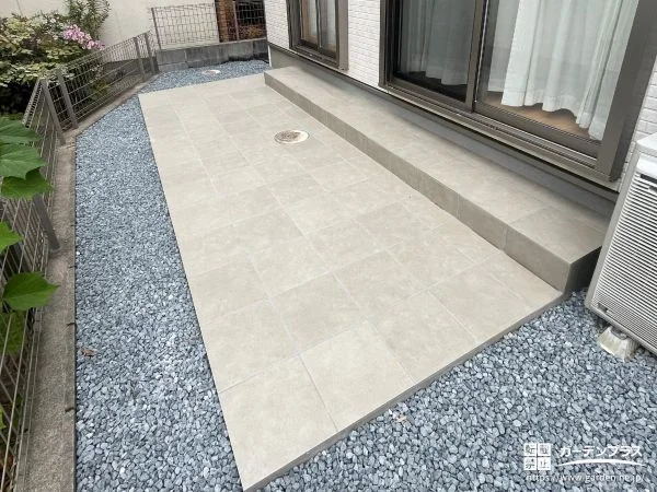 タイルテラスと目隠しフェンス設置で心地よく整えたお庭工事