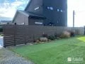 高さのある目隠しフェンスで視線を遮ったお庭まわりの工事