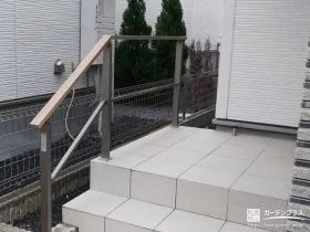 階段での転倒を防止する手すり[施工後]