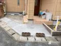 駐車スペースの入り口をスロープ状に仕上出入りを便利にした工事