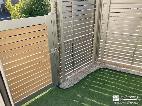 フカフカの人工芝敷きでお子様が快適に遊べるお庭