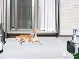 庭の段差を解消した機能的なコンクリートデッキ[施工後]