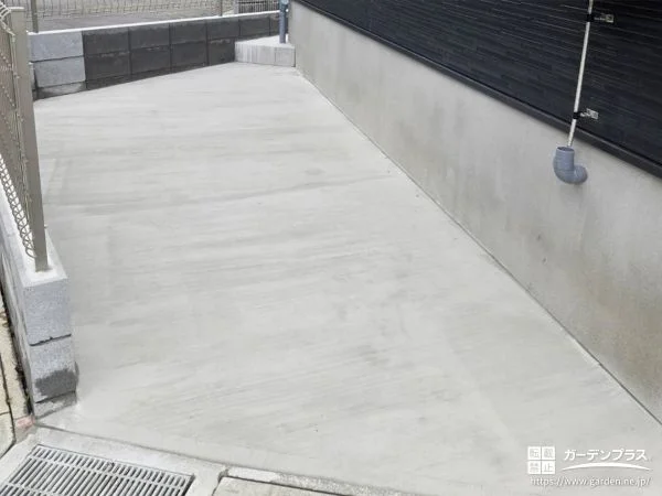 No.27964 お住まい周りにコンクリートを打設ししっかり雑草対策した工事[施工後]