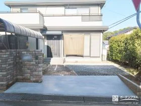 門周りを解体し土間コンクリートを打設してオープンにした工事