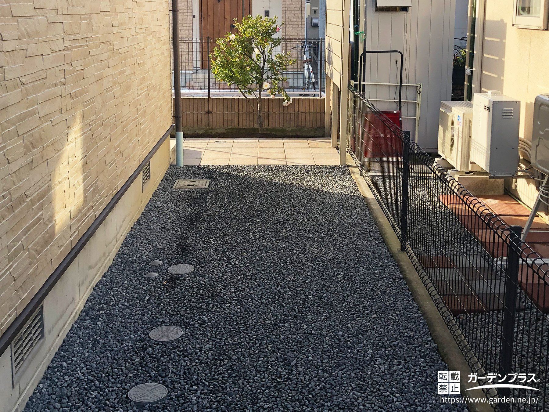 お手入れが楽な犬走り
