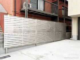 視線を遮りプライバシーを守る、高尺の目隠しフェンス[施工後]