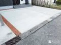 砂利敷きだった駐車スペースをコンクリートで平らに整えた工事