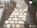 レンガを舗装し直して雰囲気を一新したナチュラルな園路工事