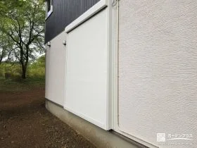 後付けシャッターで防犯性と安心感を高めたリビングまわり工事