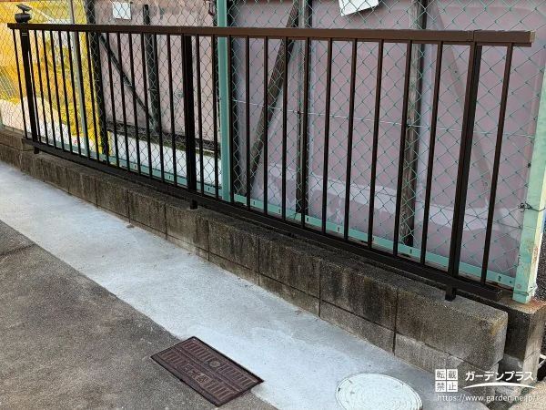 フェンスと土間コンクリートで境界まわりをすっきり整えた工事