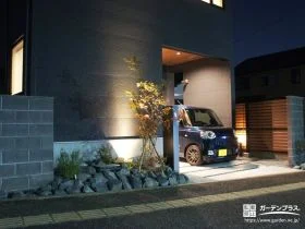 夜の邸宅をドラマチックに彩る、計算された照明演出[施工後]