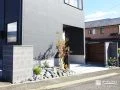 左右の門袖が印象的でモダンな新築外構