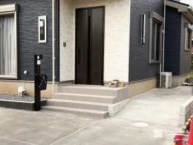 動線を邪魔しない、すっきりした機能門柱[施工後]