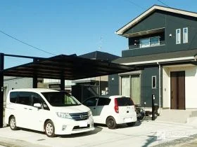 前面道路が狭くても使いやすい、駐車スペースの使いやすさを優先した新築外構