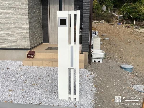 お家の顔として佇む、スリムでスタイリッシュな機能門柱