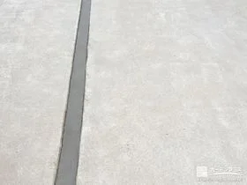 駐車スぺーススリットの雑草対策[施工後]