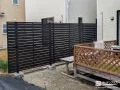 スタイリッシュな横板フェンスで敷地をすっきり区切った工事