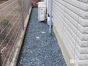 砂利敷きで仕上げた犬走り[施工後]