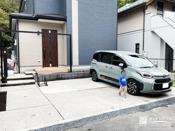 No.28026 ネイビーの家に映える。コストを抑えて賢く叶えた新築外構[施工後]