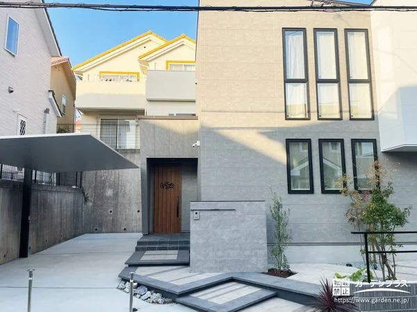 No.28027 電柱を視線から外す美設計。光が浮遊するモダンな新築外構[施工後]