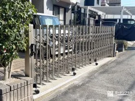 伸縮カーゲートで駐車スペースの防犯性を向上した外構工事
