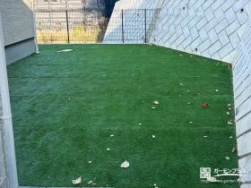 一年中緑が映える。高密度人工芝のクッション空間[施工後]