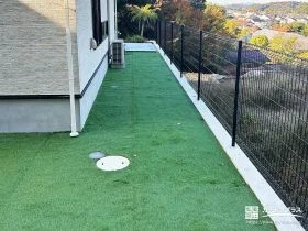 視界と開放感を確保。敷地を囲む高耐久フェンス[施工後]