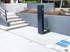 マットな質感で統一。ミニマルを極めた機能門柱[施工後]