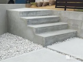 高低差を解消し安全に配慮したステップ[施工後]