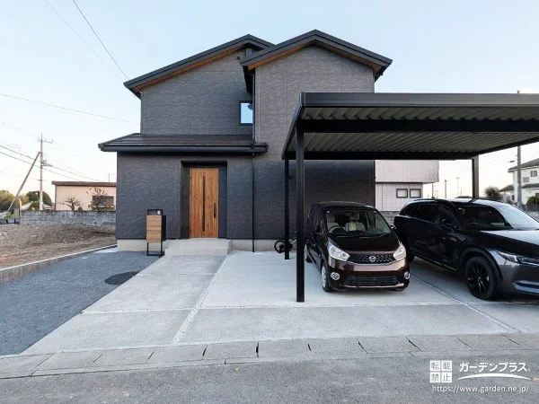 質感の対比が描くシンプルモダンな新築外構