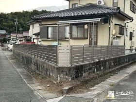 柔らかな光を採り込み視線を遮る。雑草に悩まない外構リフォーム工事